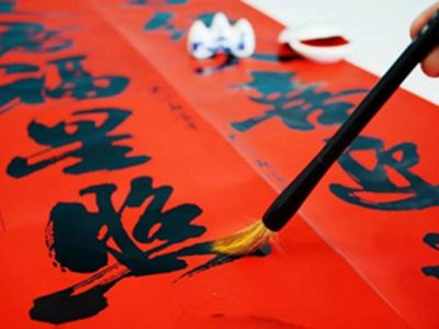 對(duì)聯(lián)生產(chǎn)廠家生產(chǎn)燙金對(duì)聯(lián)